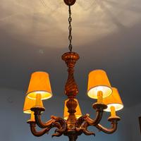 Lampadario e applique in legno