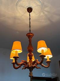 Lampadario e applique in legno