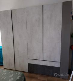 Guardaroba da camera con libreria