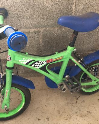 Biciclette da ragazzo e bambino