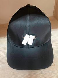 Cappello da Prada  con logo triangolare