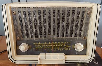 Radio in Bachelite del 1960 Gretzen mod. Orchestra