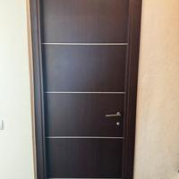 Porte da interno marroni in legno