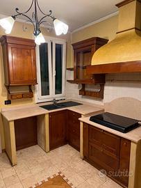 Cucina componibile in legno massiccio completa