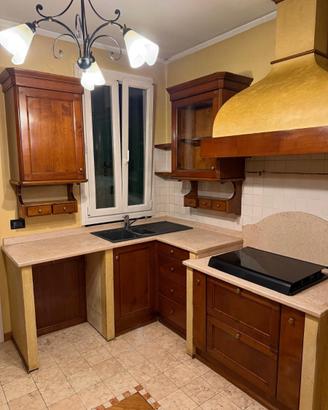 Cucina componibile in legno massiccio completa