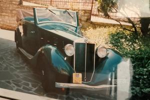 macchina d'epoca 