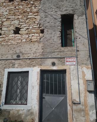 Fienile ..zona Lugo di grezzana..a 600 metri alt