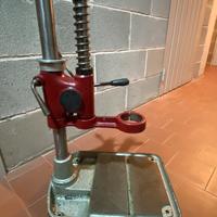 Supporto per trapano a colonna.