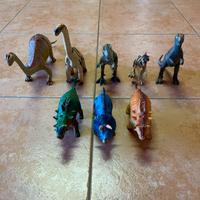 Set di dinosauri giocattolo