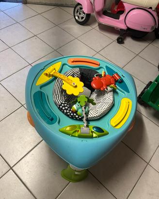 Girello con giochi
