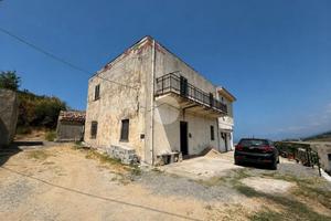 CASA SEMINDIPENDENTE A SAN LUCIDO