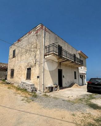 CASA SEMINDIPENDENTE A SAN LUCIDO