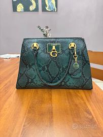 GUESS Stephi Girlfriend Satchel