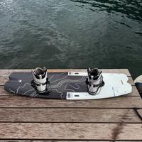 Tavola wakeboard liquid force remedy con attacchi