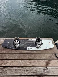Tavola wakeboard liquid force remedy con attacchi