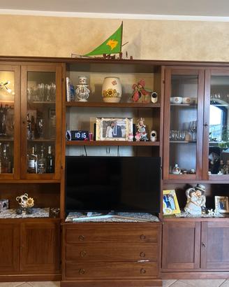 Mobile soggiorno in noce arte povera