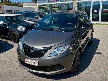 Ypsilon 1.0 Hybrid 70 CV FireFly oro 2024