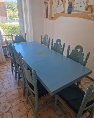 TAVOLO E 8 SEDIE IN LEGNO DIPINTO A MANO 