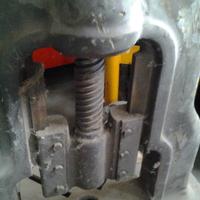 Pressa a vite bilancere a mano