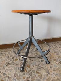 sgabello industriale vintage