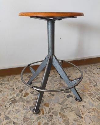 sgabello industriale vintage
