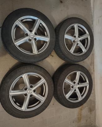cerchi 16 pollici con gomme da neve Audi  5 fori
