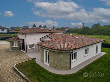 Villa di 235 m² con 5 locali a Vercelli