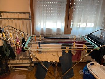 Stendino + portabiancheria + contenitori panni