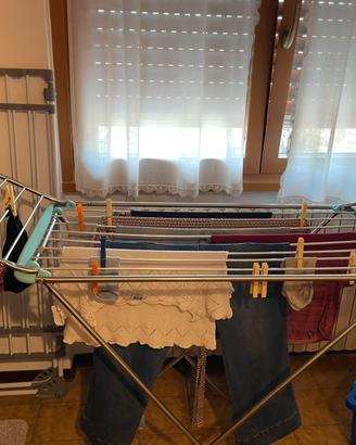 Stendino + portabiancheria + contenitori panni