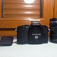 Olympus om-d em-5 + obiettivi + battery grip 
