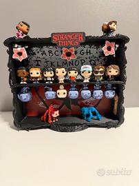 Espositore  Stranger Things Kinder 