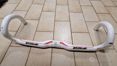 Manubrio in carbonio FSA 420mm