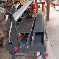 Macchina taglia piastrelle ad acqua