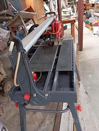 Macchina taglia piastrelle ad acqua