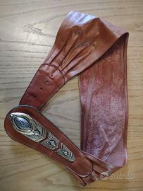 cintura morbida pelle con intarsio metallo