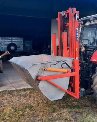 Vasca idraulica ribaltabile per raccolta uva