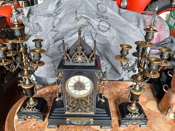 trittico candelabri e orologio da tavolo