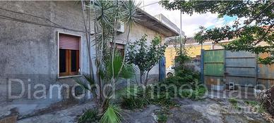 Casa singola con terreno a Fiumefreddo di Sicilia