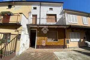 CASA SEMINDIPENDENTE A SALE