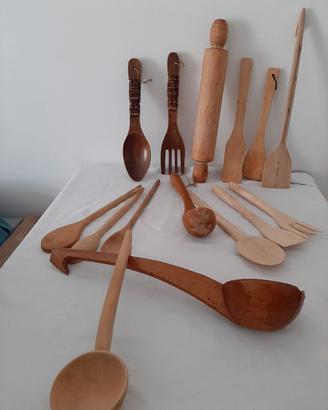 Posate di legno e mattarello