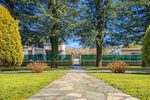 Villa di 655 m² con più di 5 locali e box auto dop