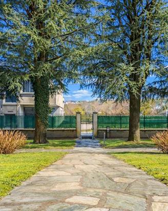 Villa di 655 m² con più di 5 locali e box auto dop