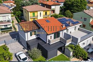 Porzione di villa bifamiliare - Sona