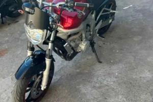 MOTO YAMAHA FZ6