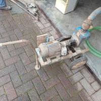 pompa per irrigazione acqua con motore e cisterne