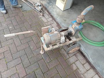 pompa per irrigazione acqua con motore e cisterne