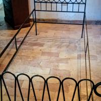 Struttura letto singolo in ferro battuto