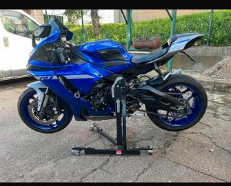 Yamaha r1