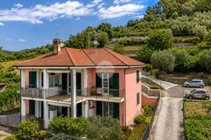3 LOCALI A IMPERIA