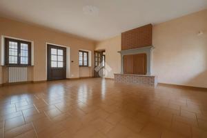 3 LOCALI A TRAVAGLIATO